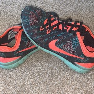 women’s nike running shoe